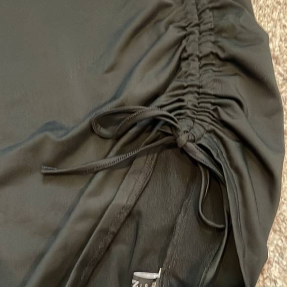 Zaful Black Cinched Midi Skirt - Picture 2 of 10